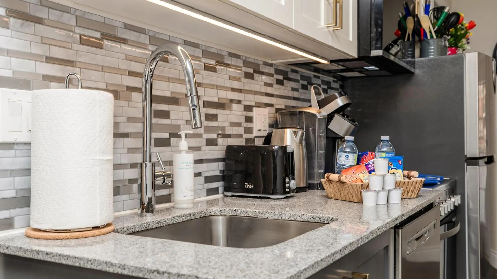 Apartment Pet-Friendly 2Br Condo - Near University Ottawa Canada