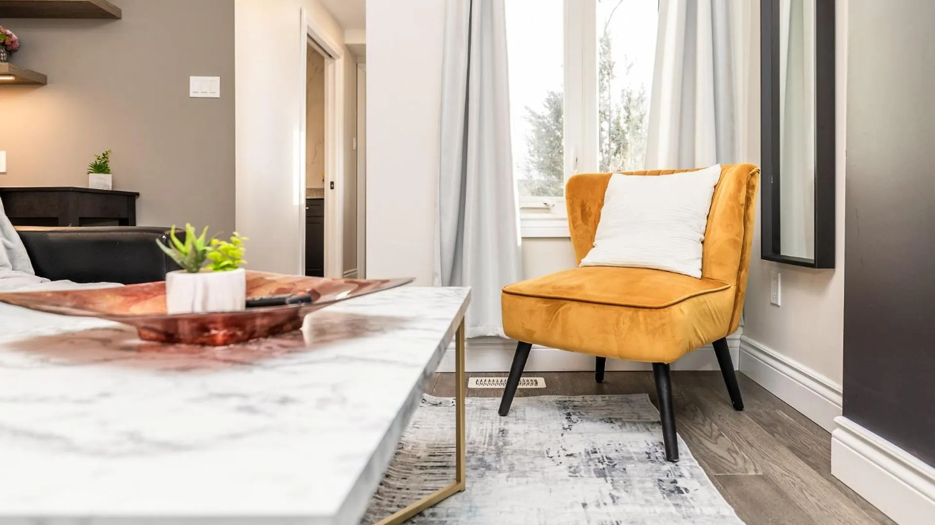 Pet-Friendly 2Br Condo - Near University Ottawa Canada