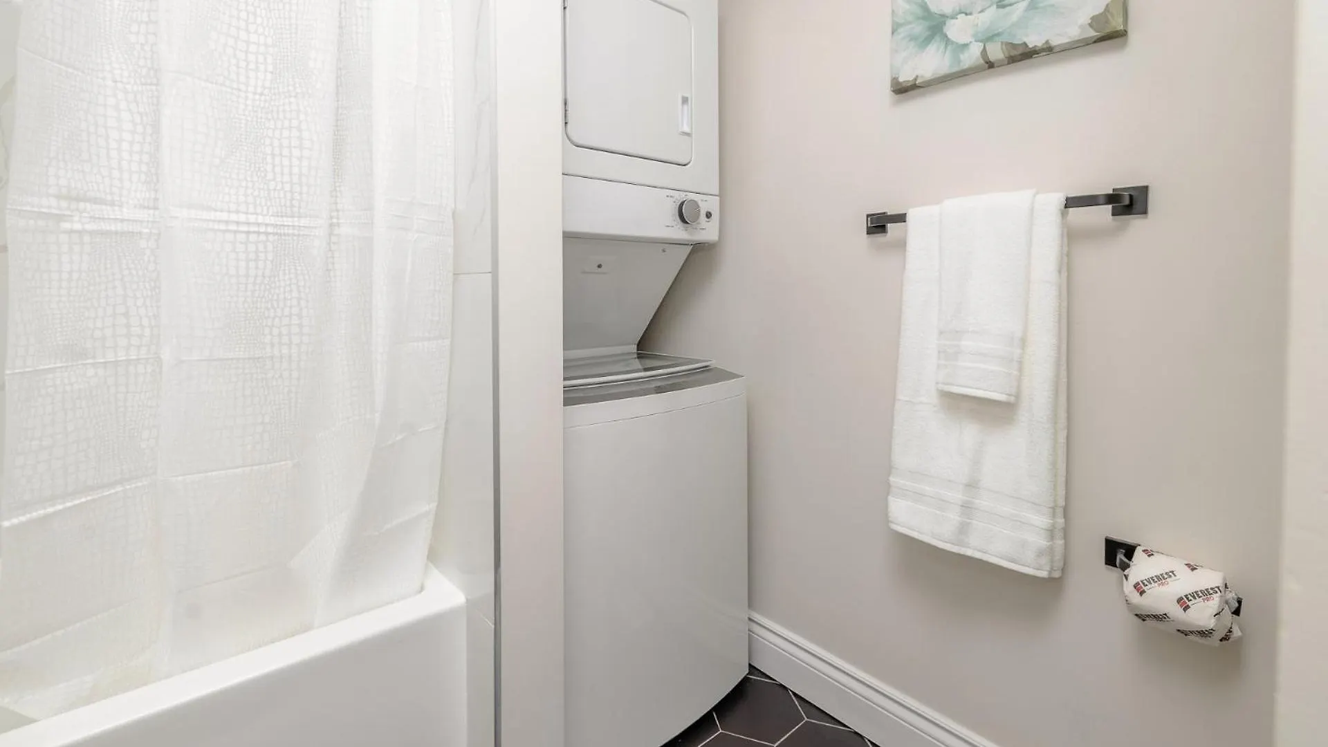 Pet-Friendly 2Br Condo - Near University Ottawa